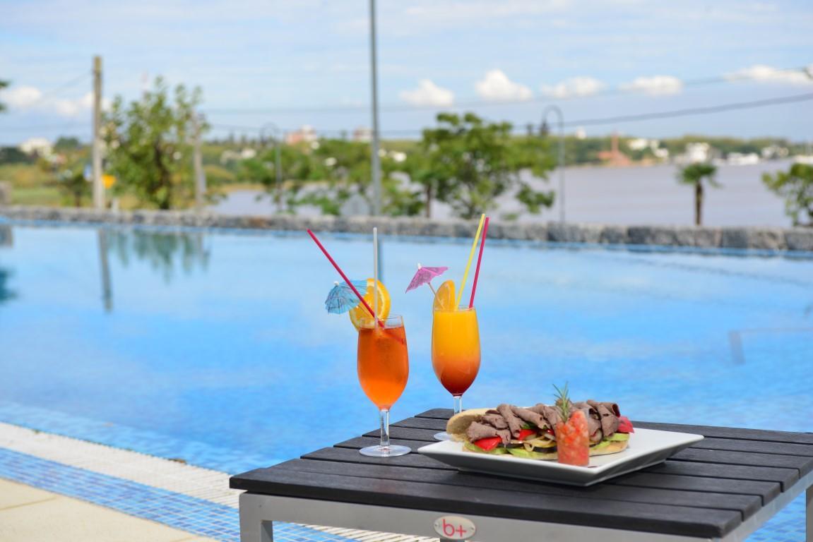 Real Colonia Hotel & Suites Colonia del Sacramento Bagian luar foto