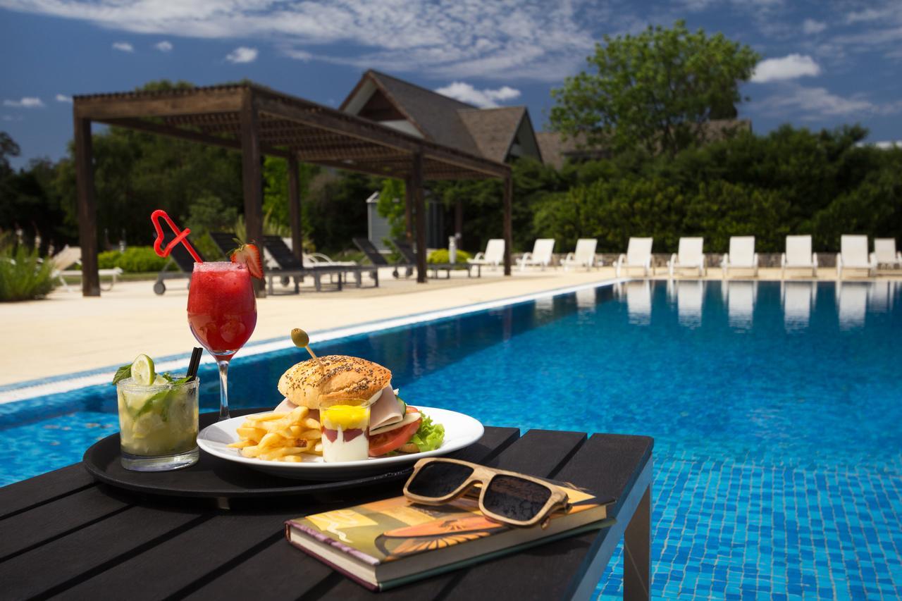 Real Colonia Hotel & Suites Colonia del Sacramento Bagian luar foto